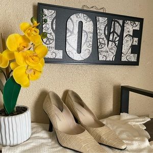 Women’s size 10 pump